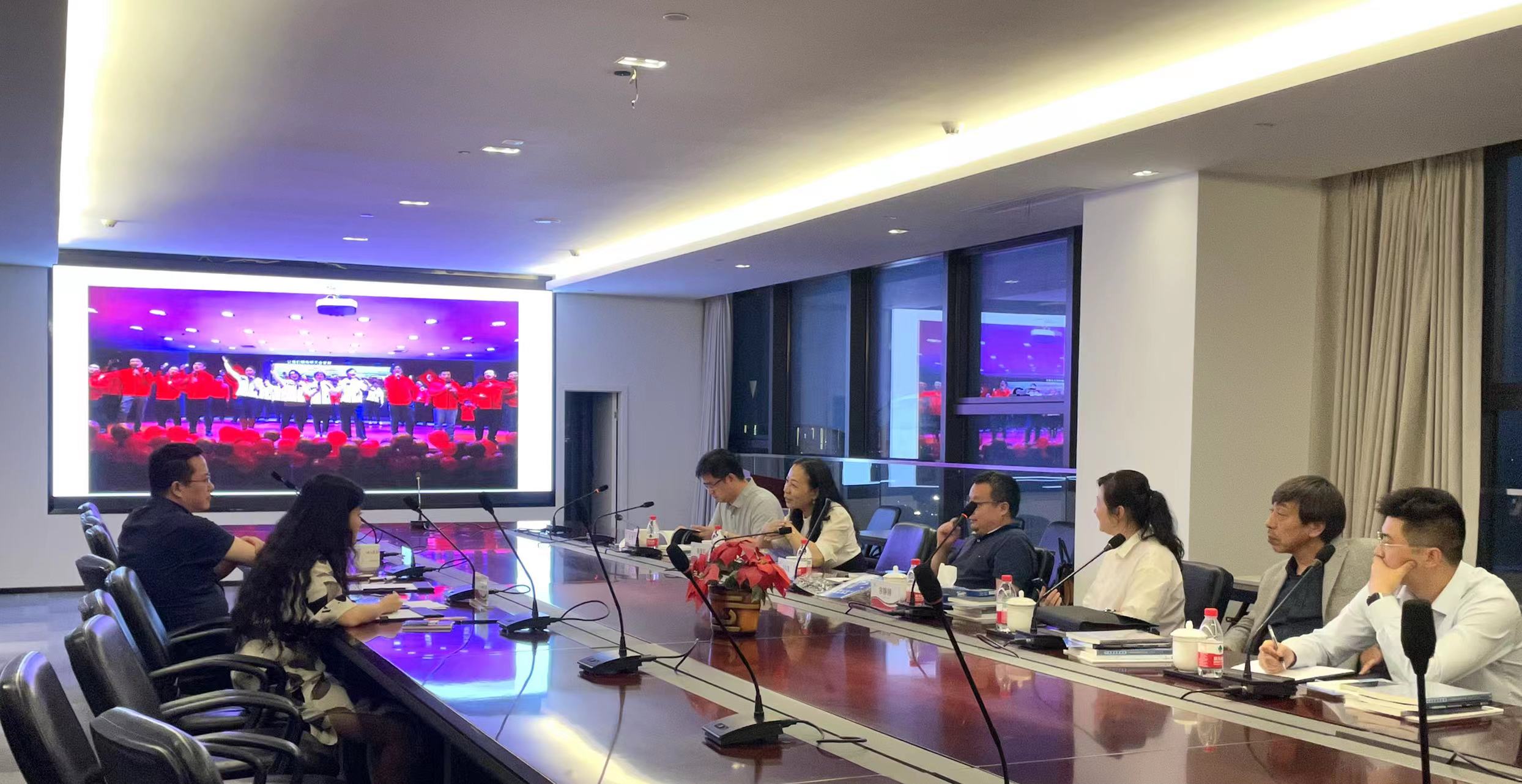 武汉大学经管学院姜星莉书记一行与武大校友企业家莅临hth官网入口参观交流