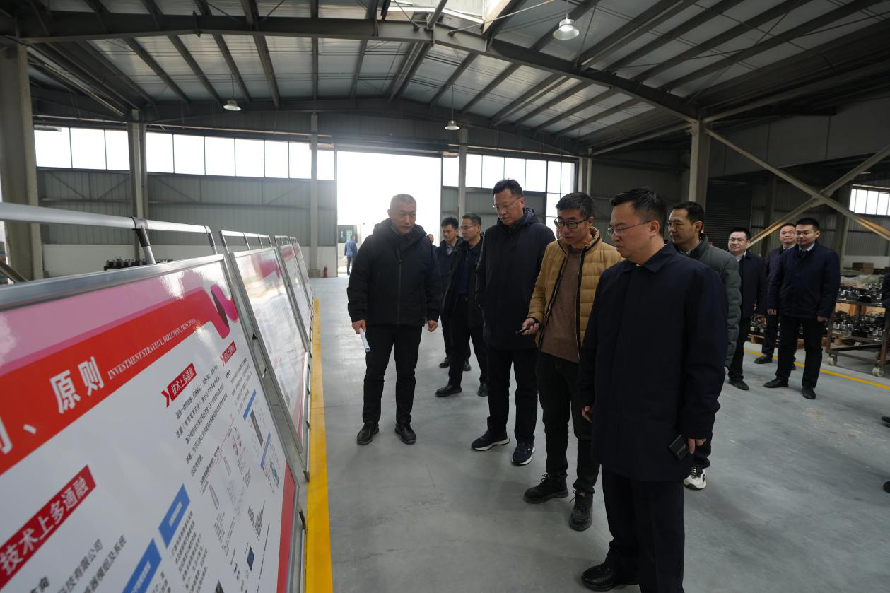 郑州航空港区党工委副书记、管委会主任田海涛一行莅临郑州hth官网入口产业园参观调研