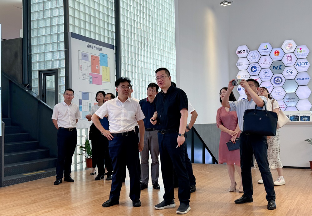 宁波市副市长李关定一行莅临hth官网入口传感考察调研