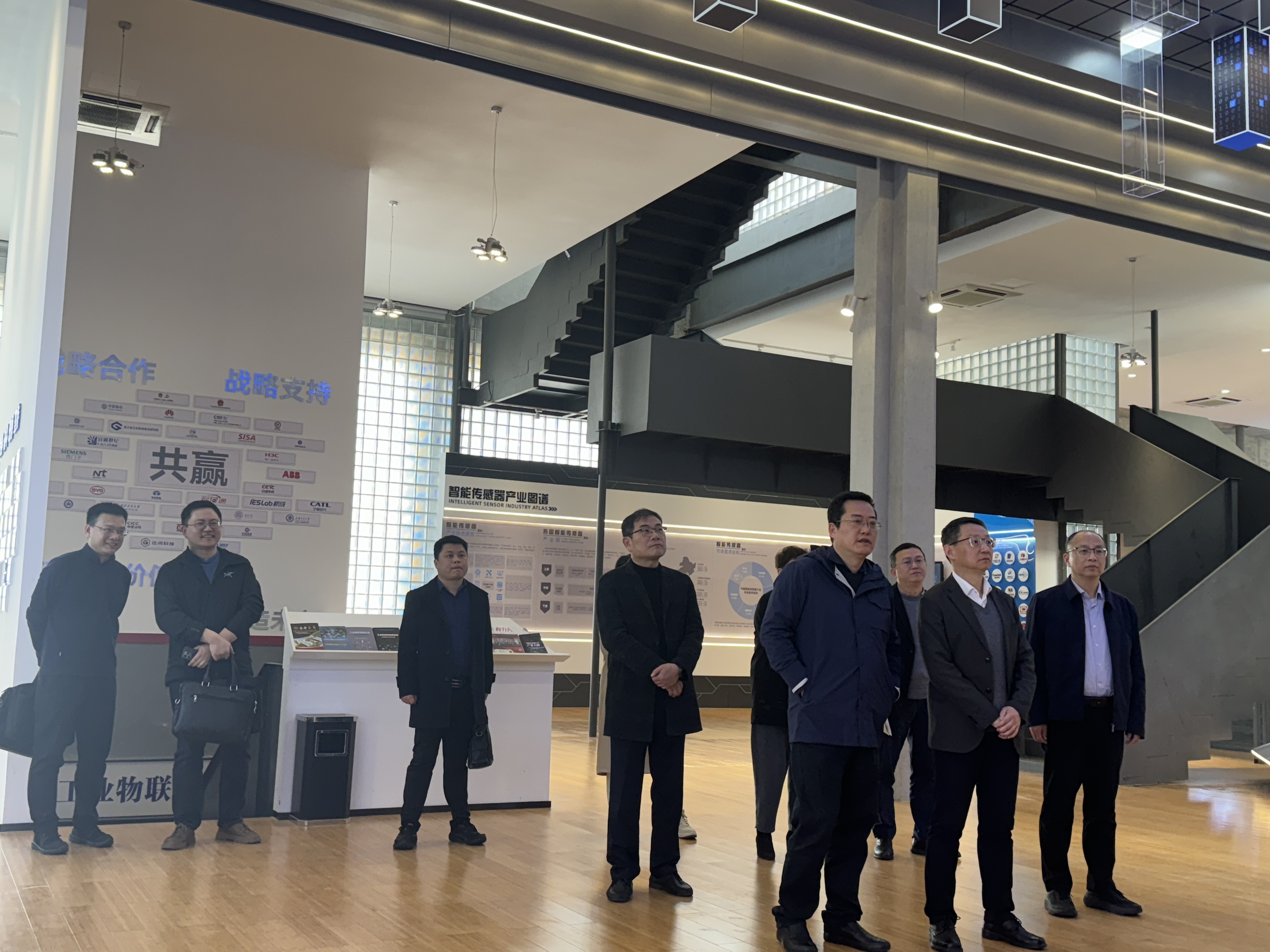 宁波市委常委、副市长徐岩一行莅临hth官网入口传感调研指导