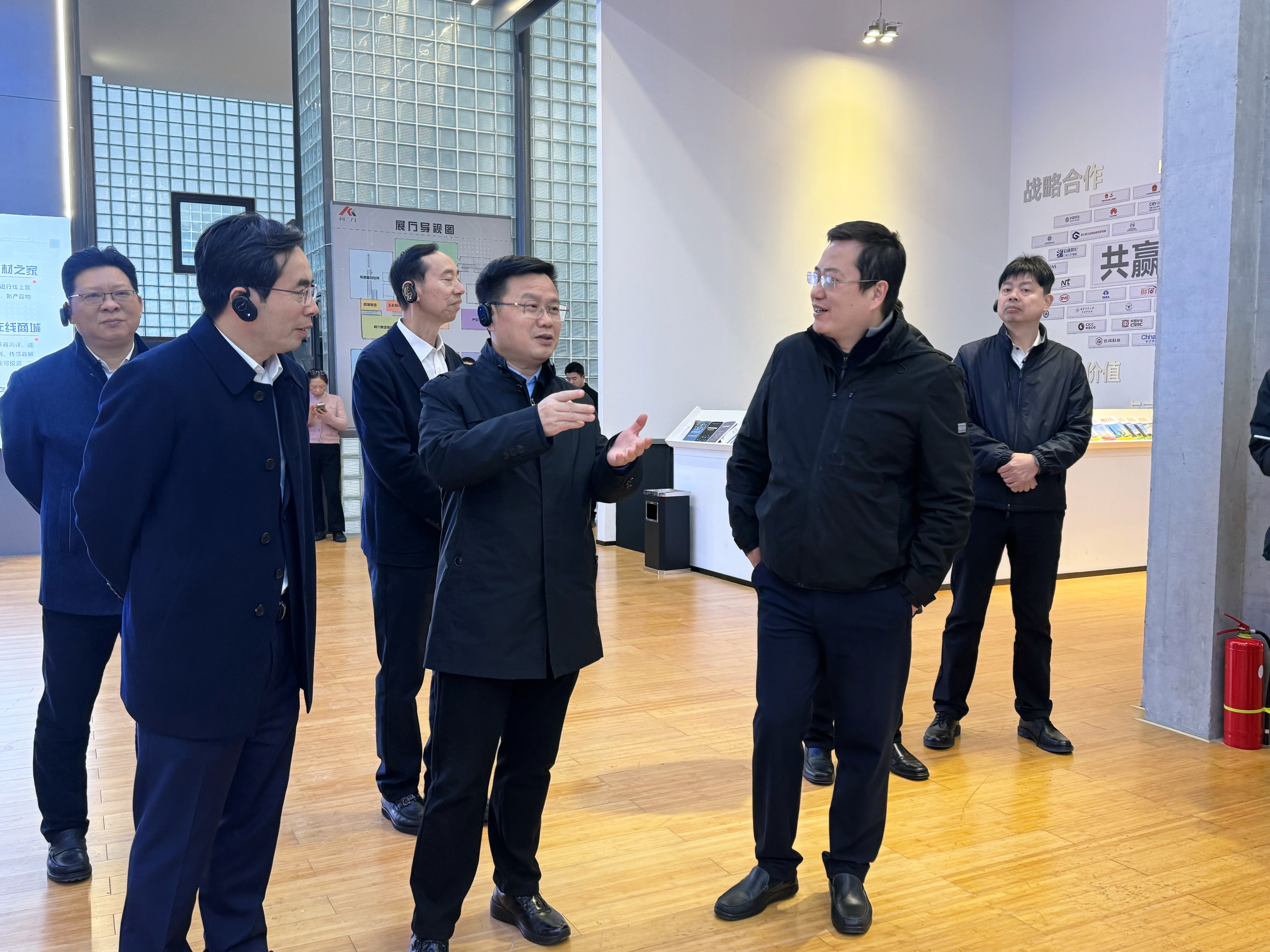 宁波市人大常委会党组书记、主任傅祖民一行莅临hth官网入口传感调研指导  宁波hth官网入口传感科技